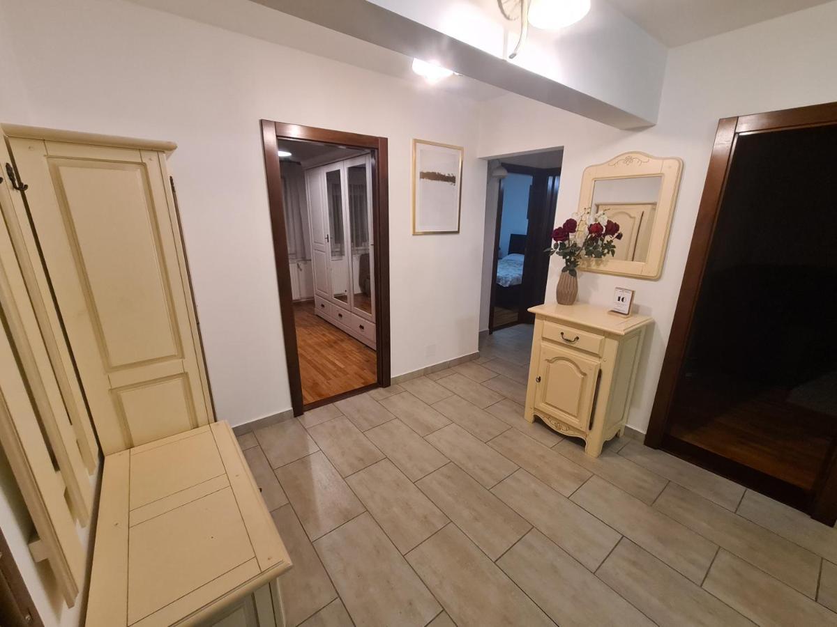 Clasic Apartment Nufarul Oradea Buitenkant foto
