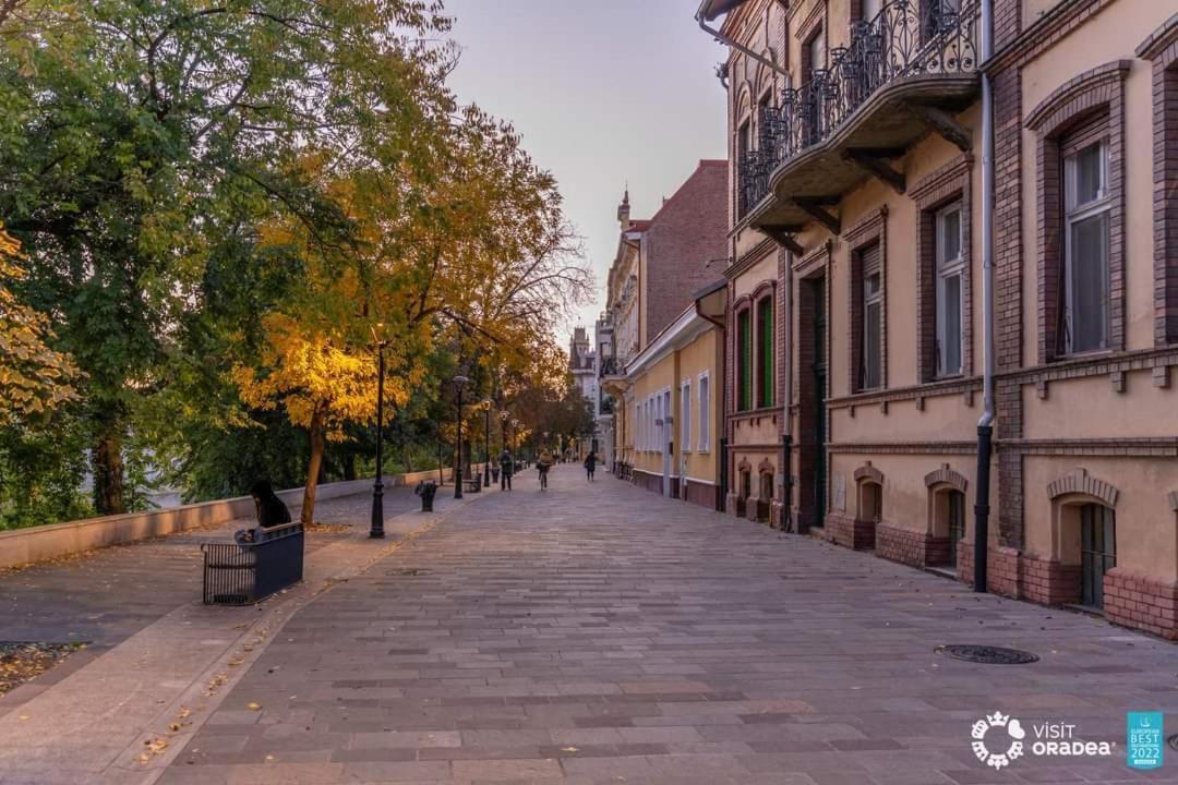 Clasic Apartment Nufarul Oradea Buitenkant foto